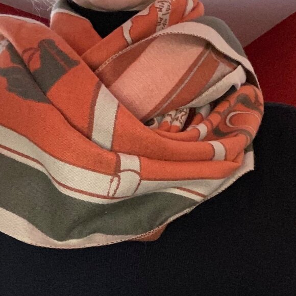 Neiman Marcus Luxury Pashmina Silky Shawl Wrap - Picture 4 of 5